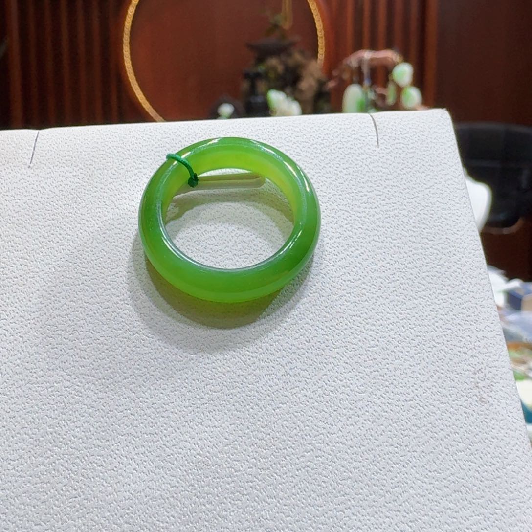 和田玉和田玉碧玉白加绿卡17.6戒圈未镶嵌
