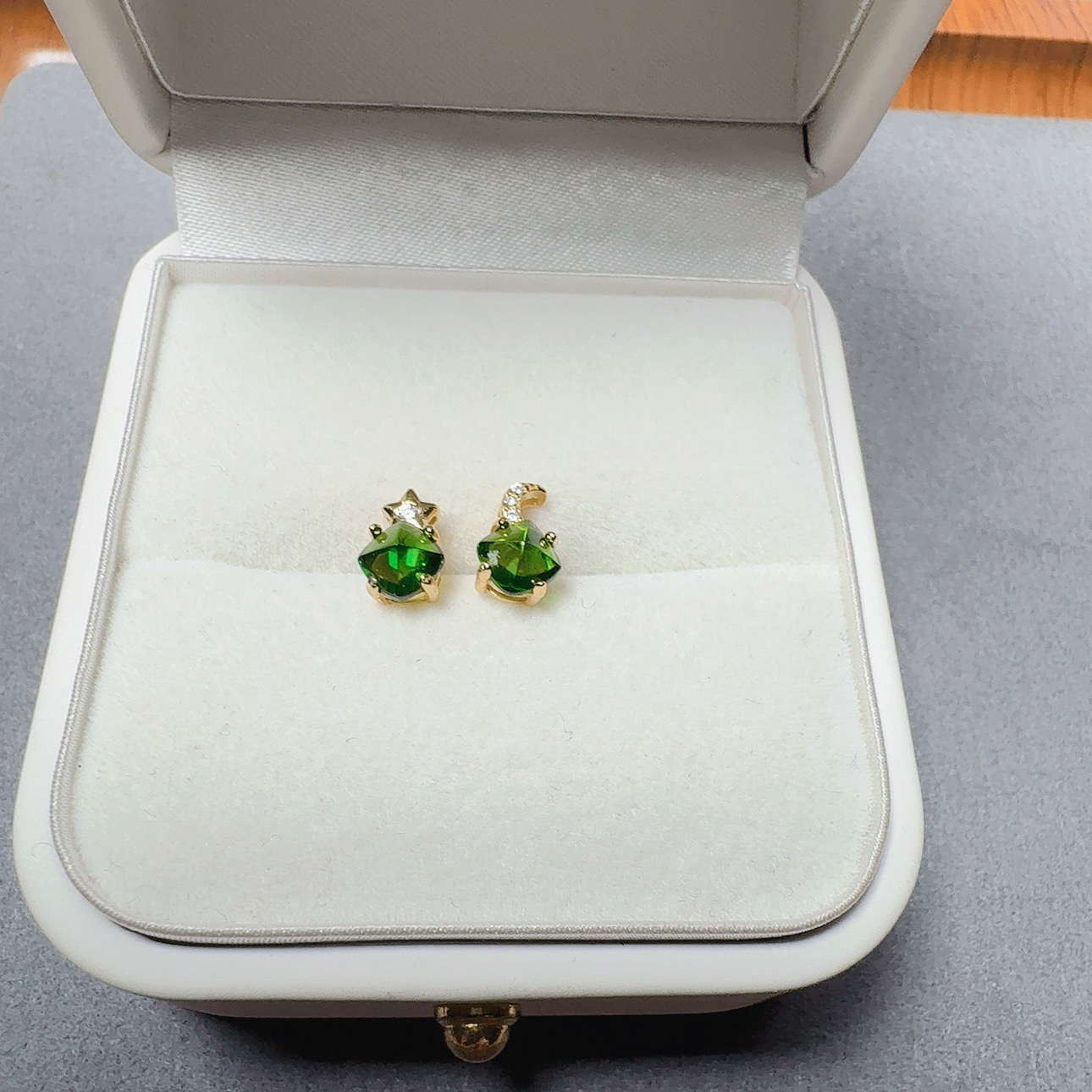 世纪珠宝S925银镀金天然透辉石耳饰 星星月亮款