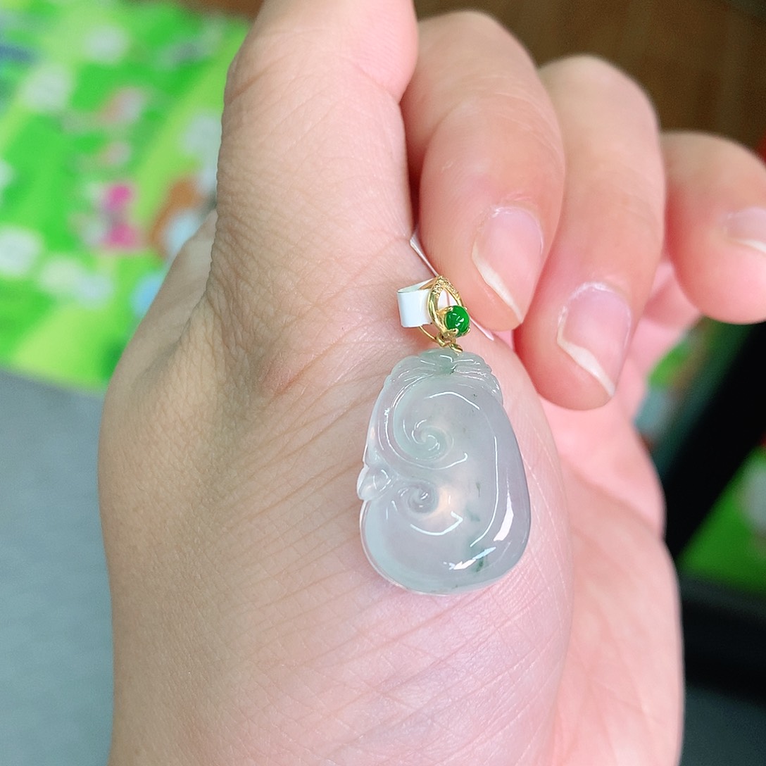 翡翠颈饰18K金镶嵌 冰飘绿如意