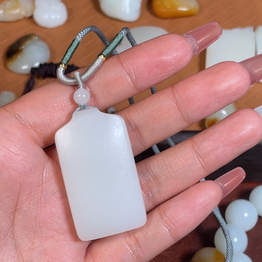 和田玉颈饰未镶嵌