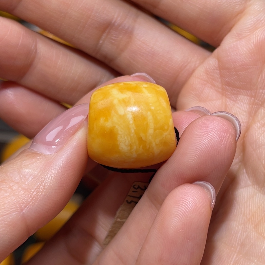 【闪购商品】琥珀裸石未镶嵌马蹄