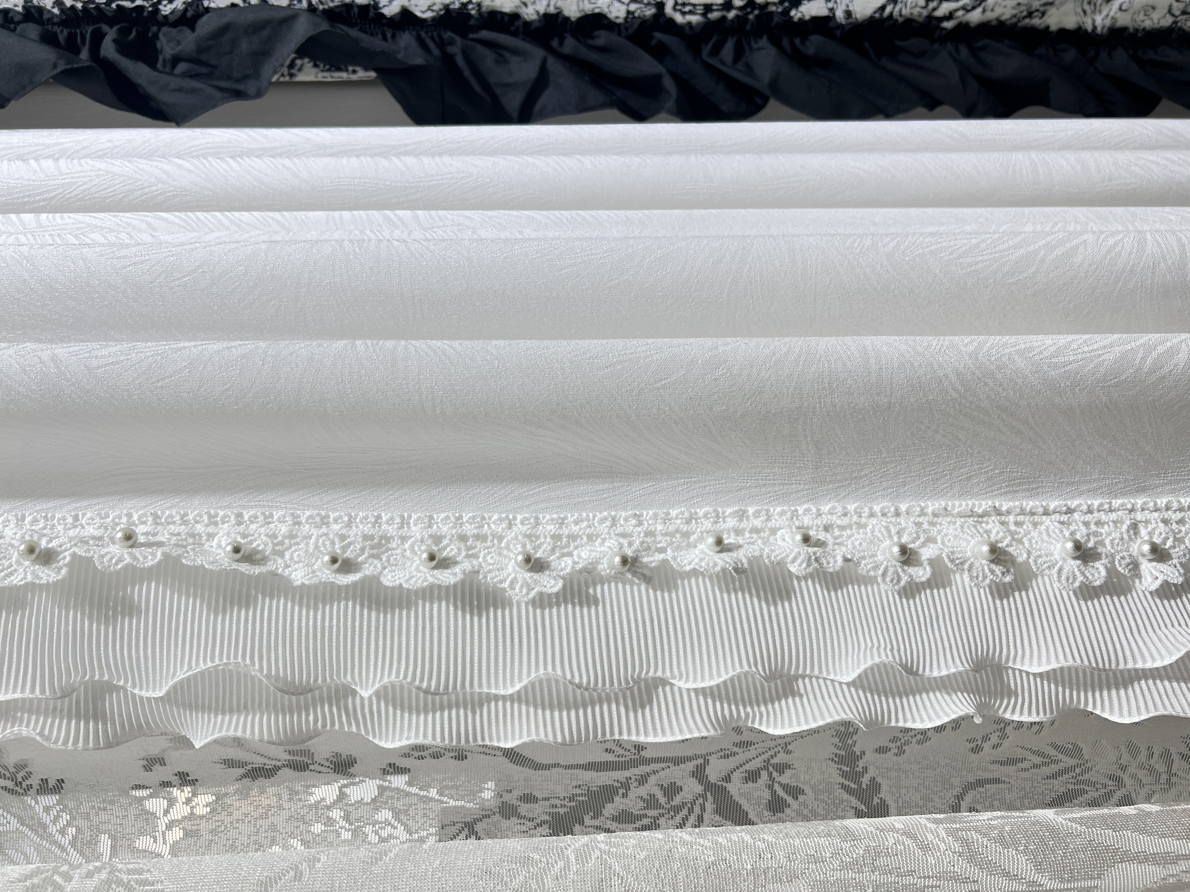 2025年窗纱白色窗帘布窗帘纱帘新款提花纱一家四口