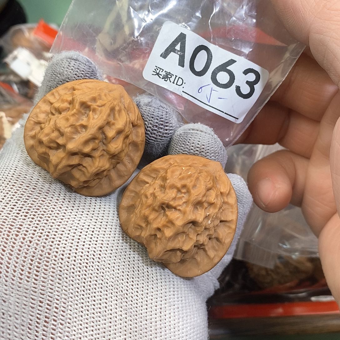 桃核把件瓷娃娃。37尺。