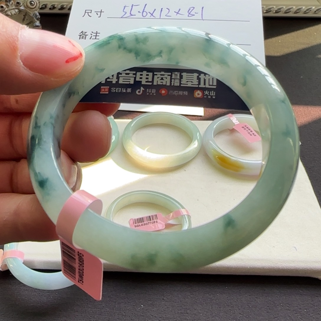 翡翠手镯未镶嵌天然A货翡翠手镯