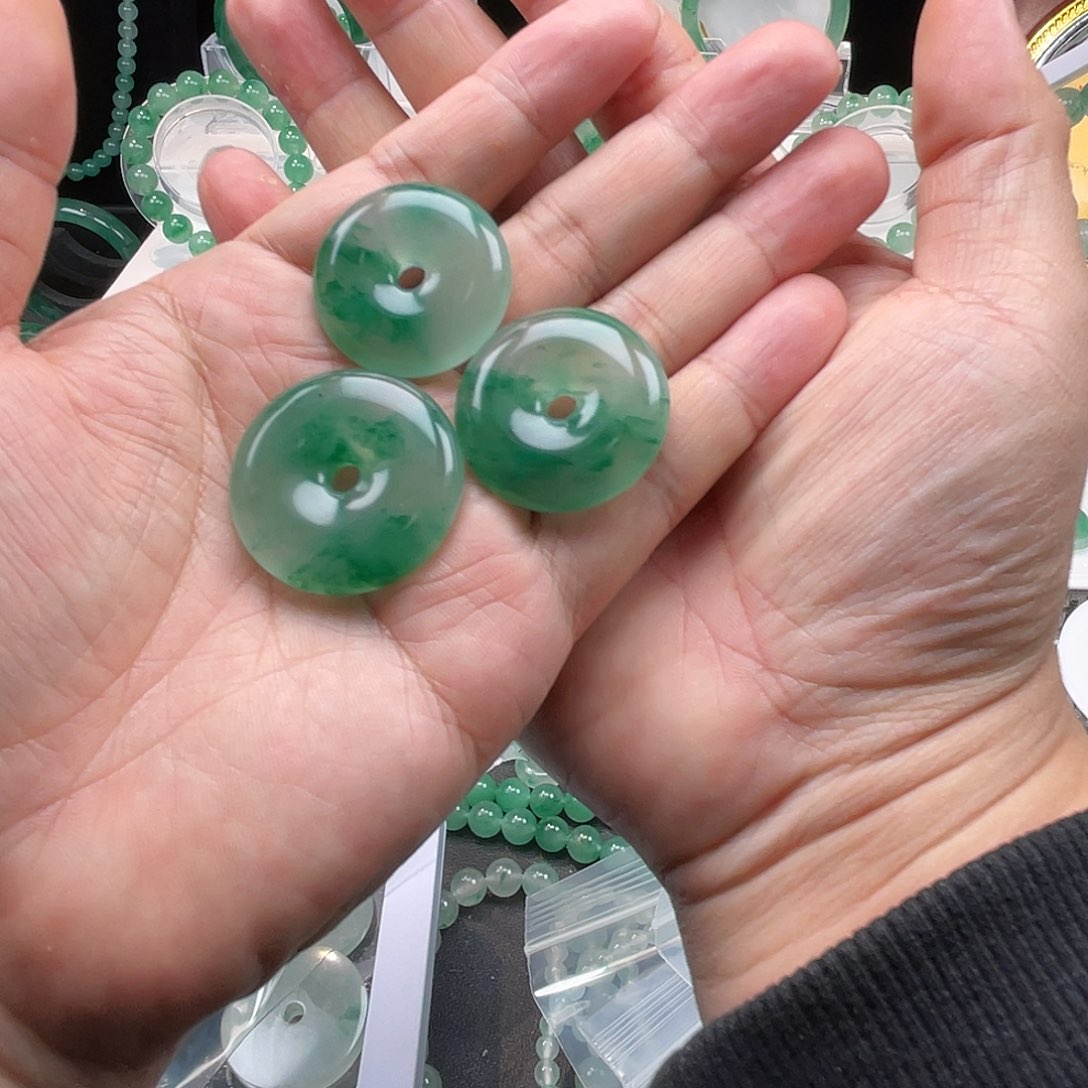 石英质玉吊坠(不含链)未镶嵌彩*?