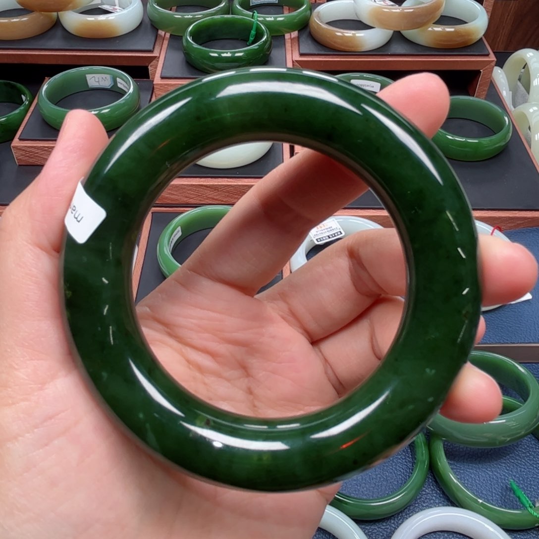 未镶嵌手镯和田玉（碧玉）5556