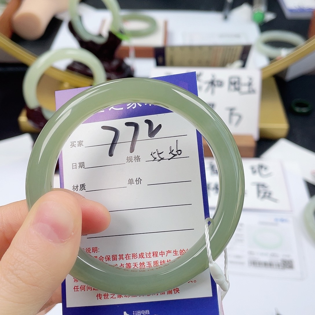 和田玉手镯未镶嵌