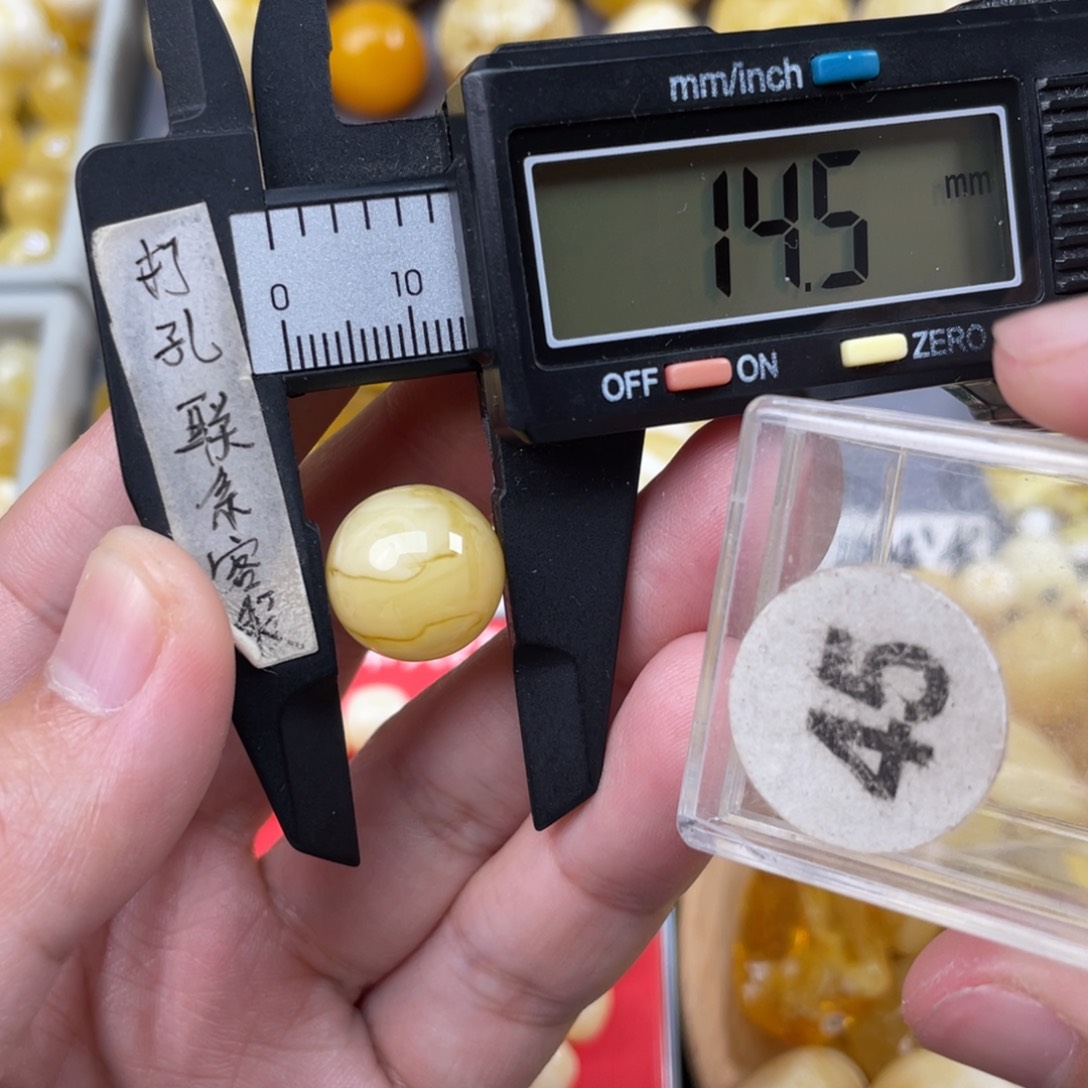 蜜蜡珠宝奇石未镶嵌