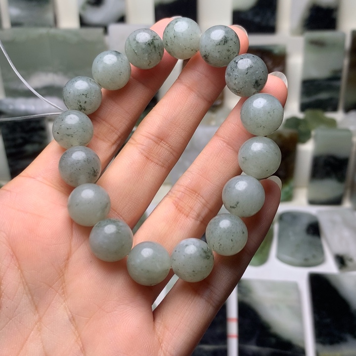 独山玉未镶嵌颈饰