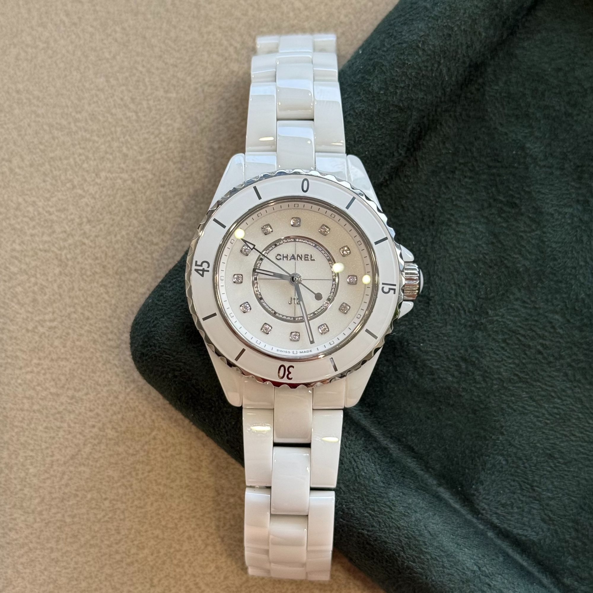 95新 Chanel/香奈儿 J12/33mm/石英/女表/原镶钻22年全套