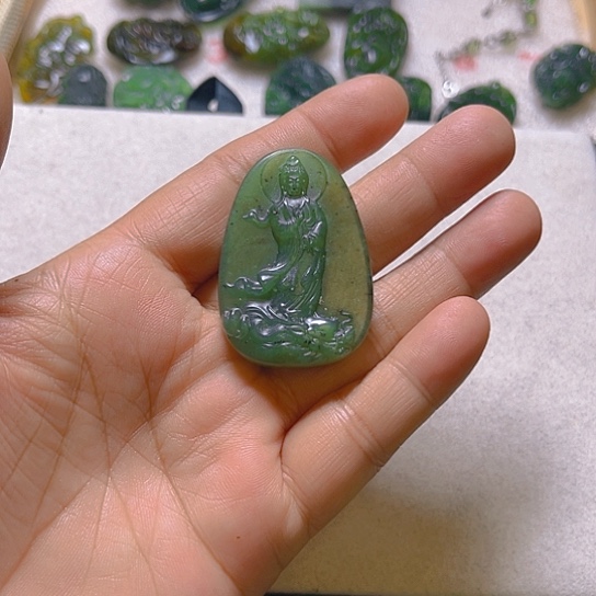 蛇纹石玉颈饰未镶嵌氧*说