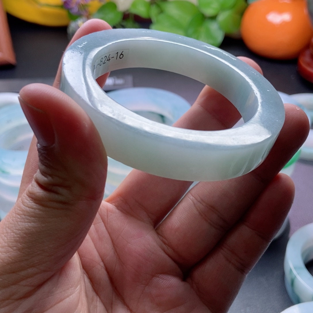 s***y定制翡翠未镶嵌手镯