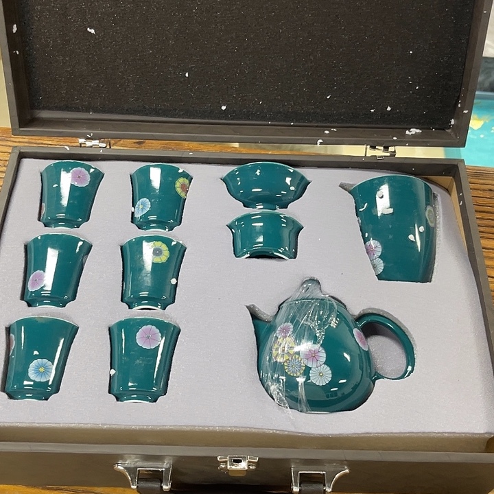 孤品茶具套装等。        