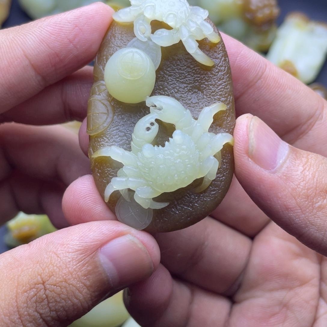 颈饰未镶嵌和田玉（糖玉）