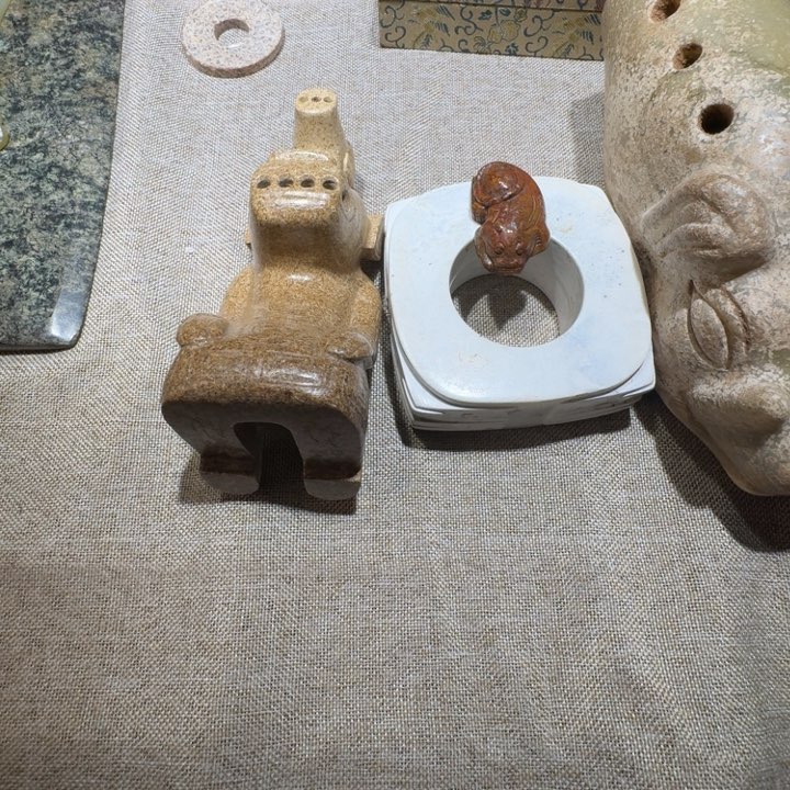 和田玉（糖玉）颈饰未镶嵌闻*