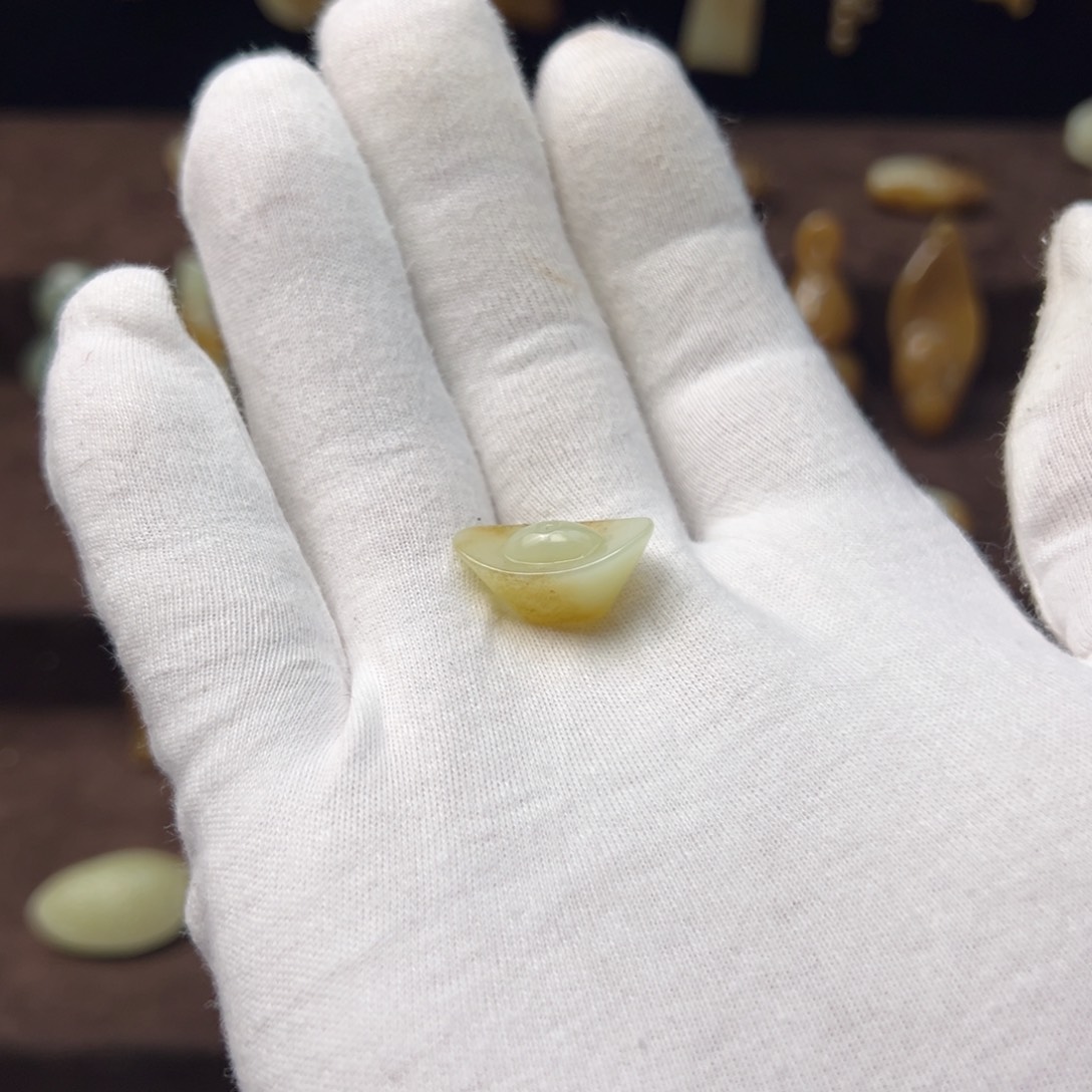 和田玉（糖玉）未镶嵌颈饰