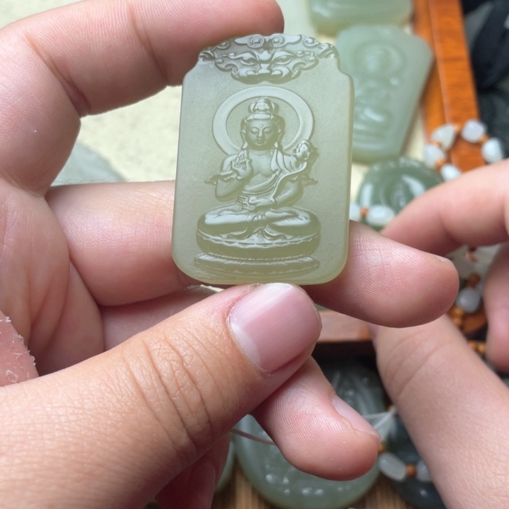 和田玉颈饰未镶嵌招***宝