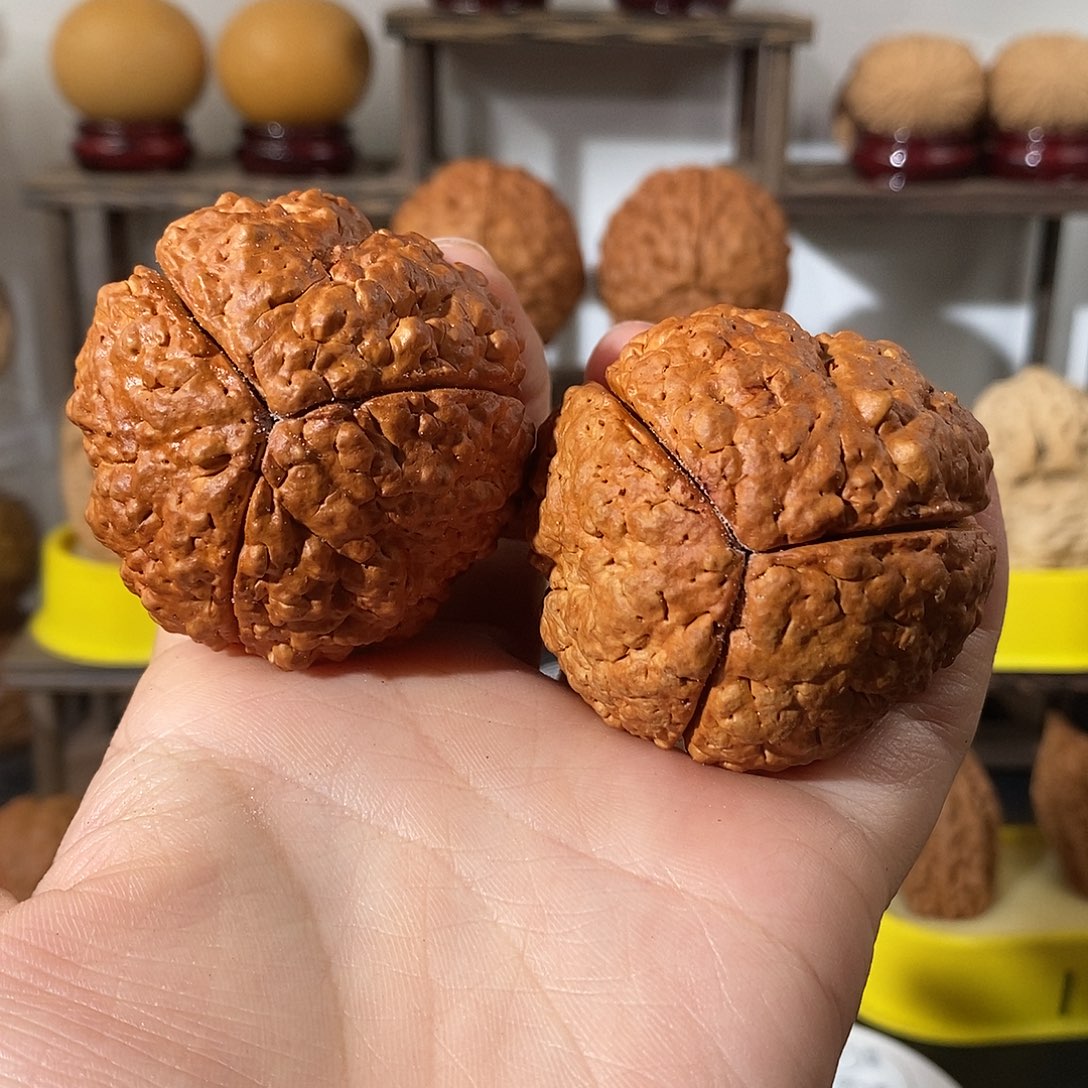 吊坠文玩核桃三瓣脑纹金刚练手微色4857