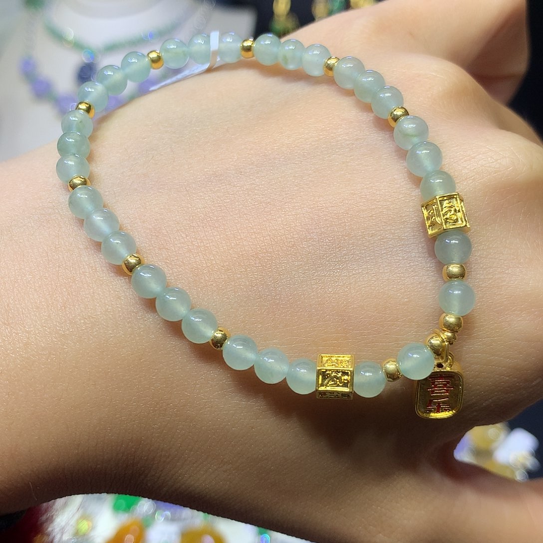 翡翠足金镶嵌颈饰