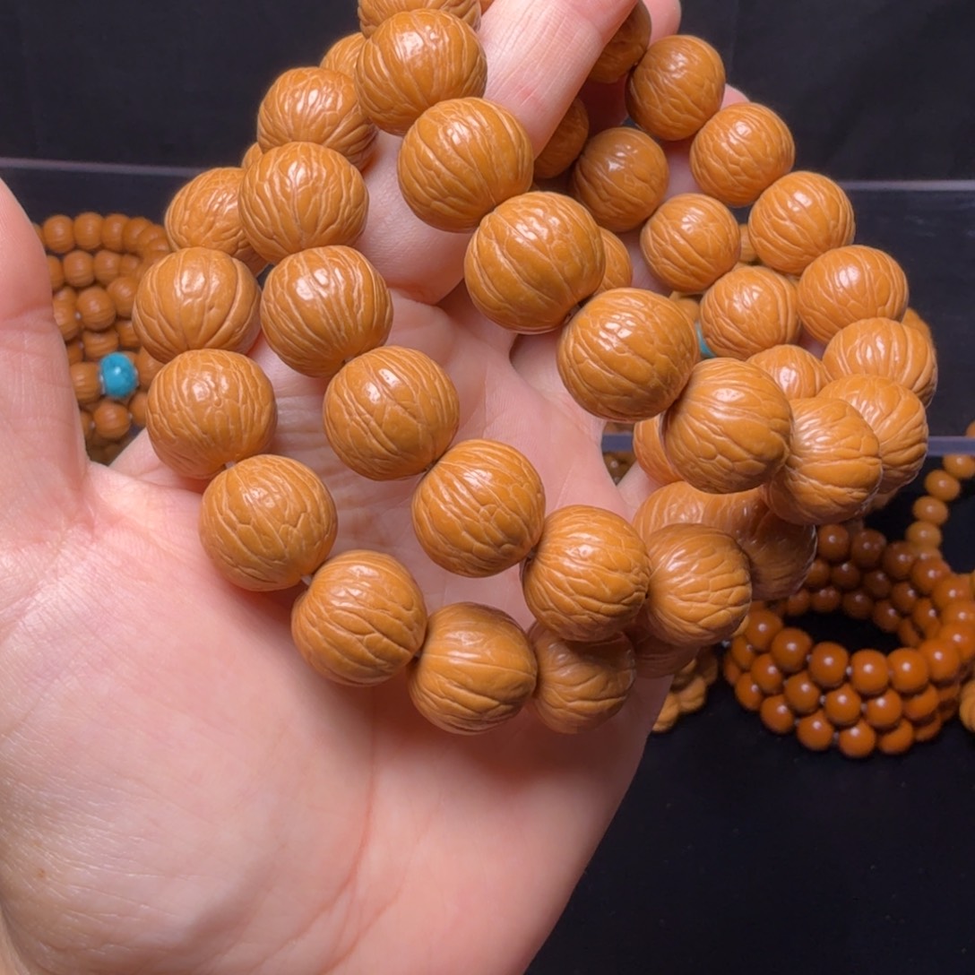 猴头核桃吊坠聚宝盆