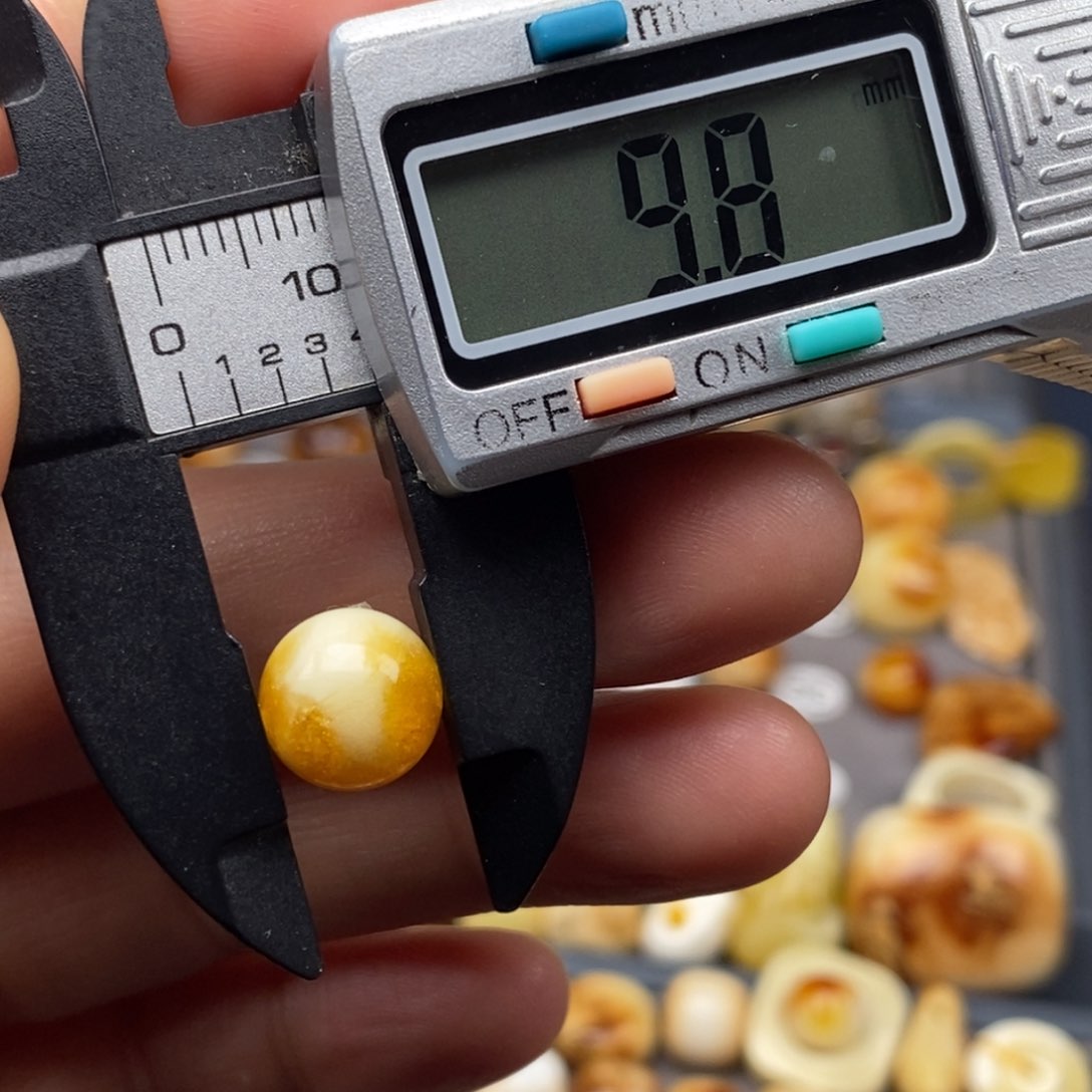 琥珀未镶嵌耳饰圆珠