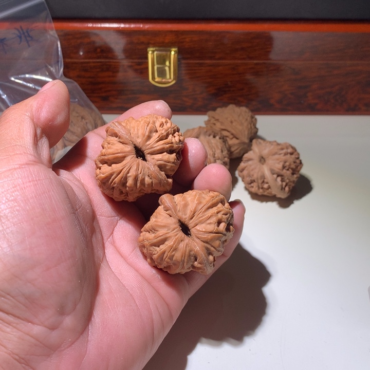 文玩核桃把件宫***沙元宝