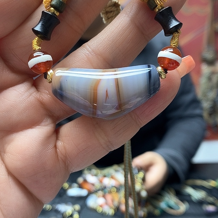 玛瑙/玉髓颈饰合金