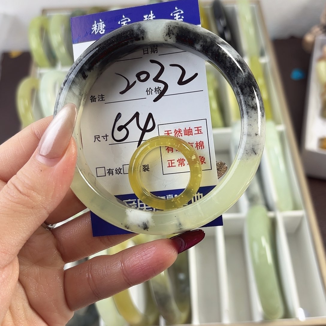 蛇纹石玉手镯未镶嵌冬*日