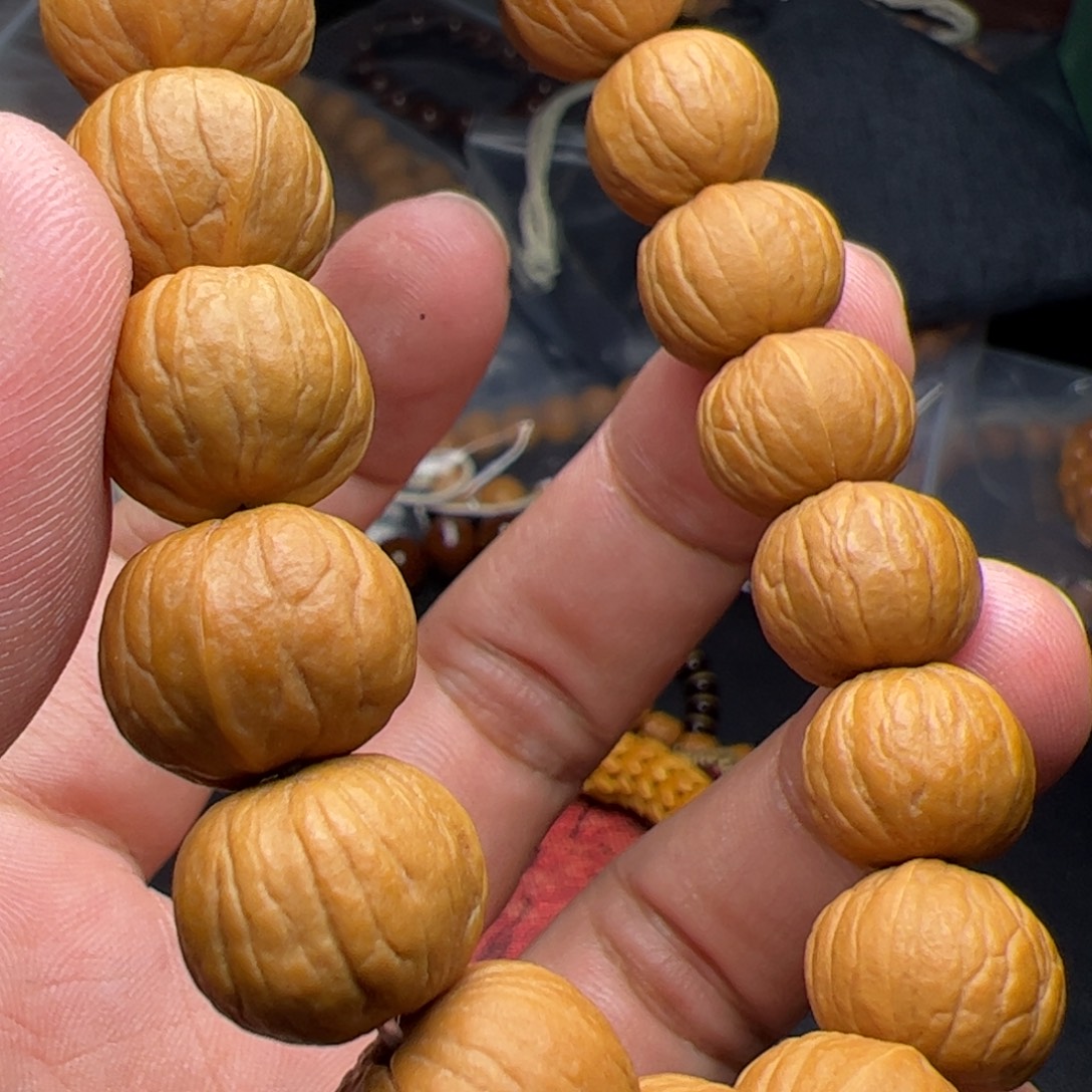 柴***磊吊坠猴头核桃玉兔