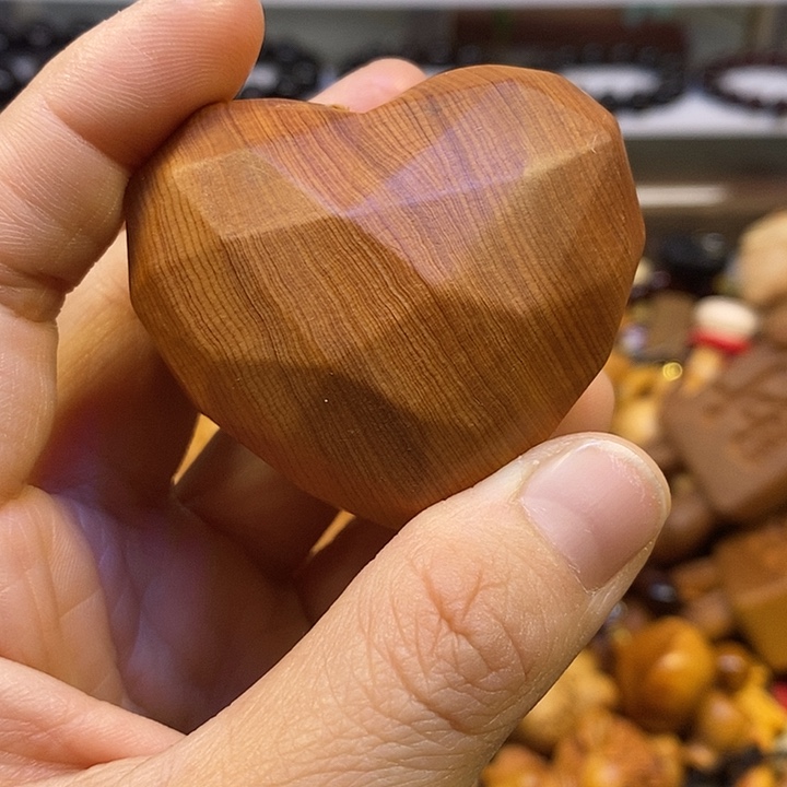 木崖柏陈化老料爱心手把件单个福利价