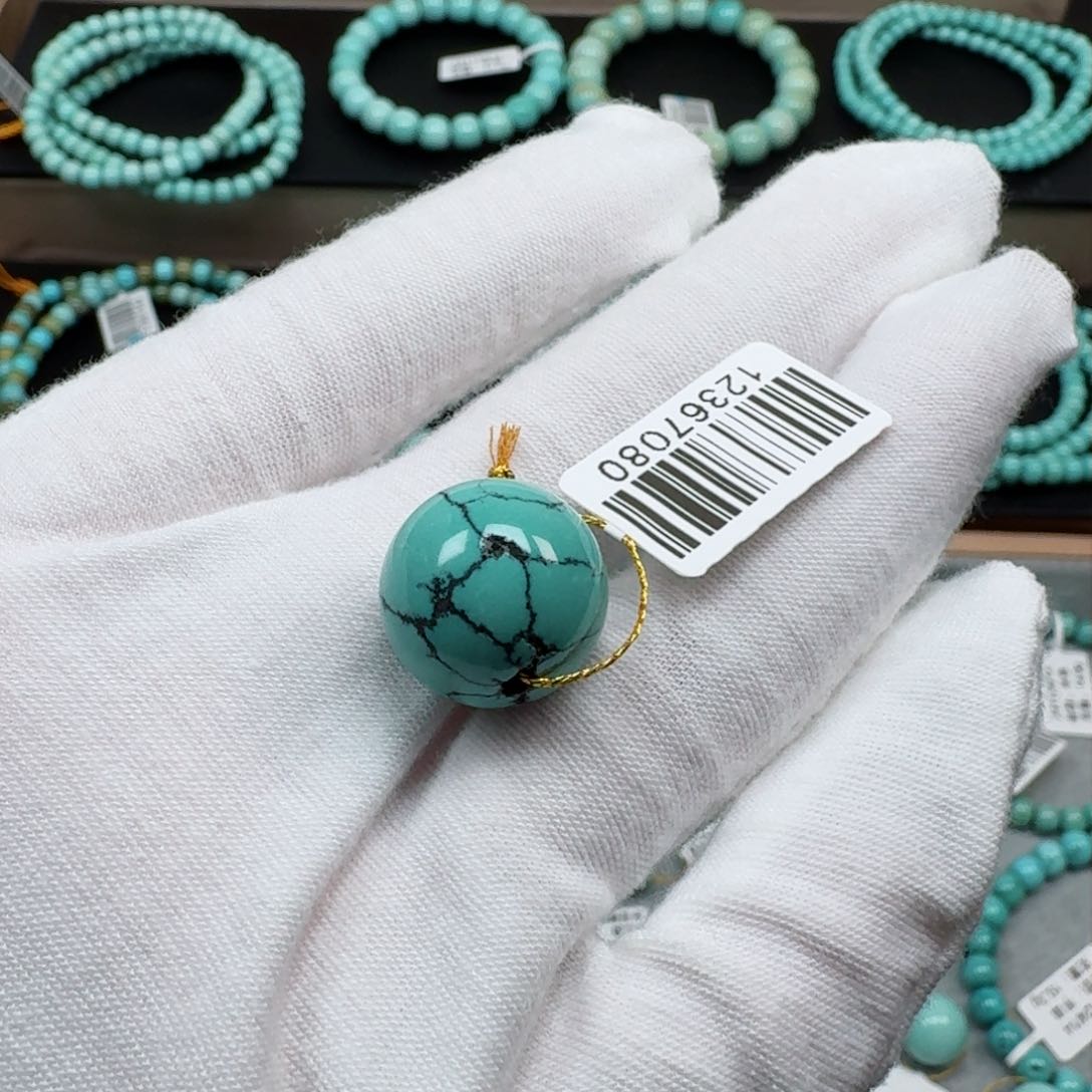 绿松石挂件未镶嵌阿**?