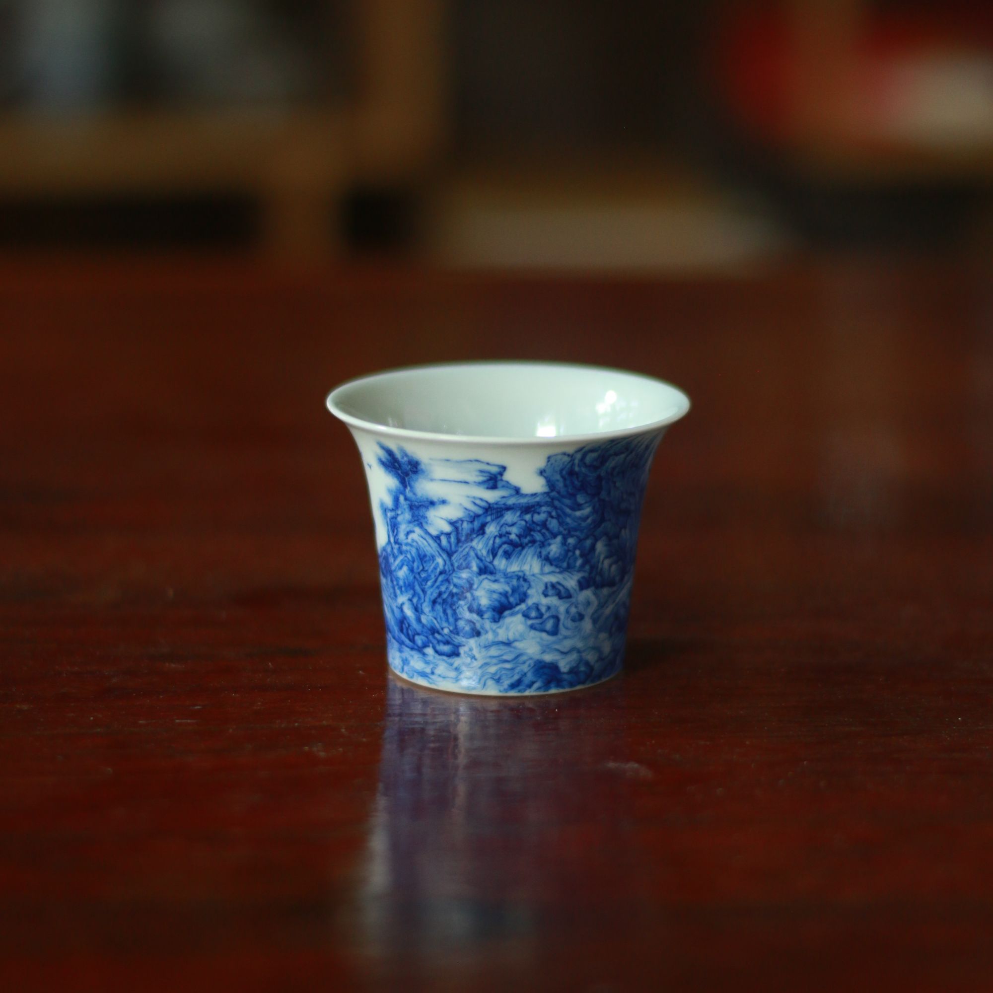 青花山水马蹄杯  