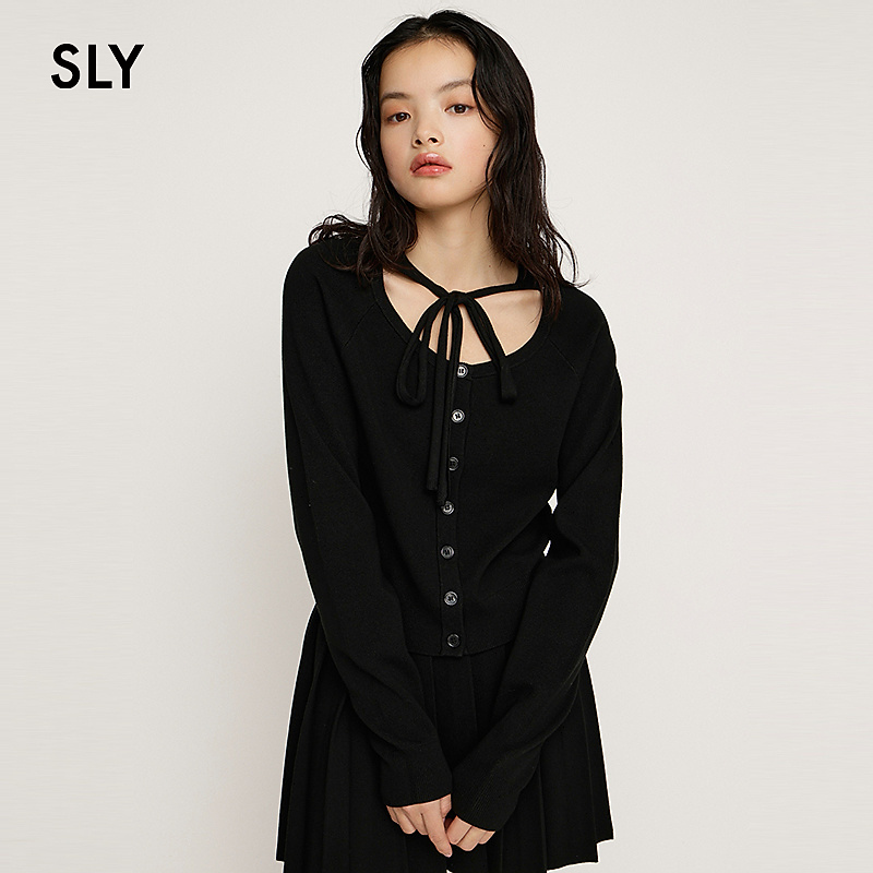 2026早春文艺风系带镂空两件套百褶连衣裙030IAY73-2671