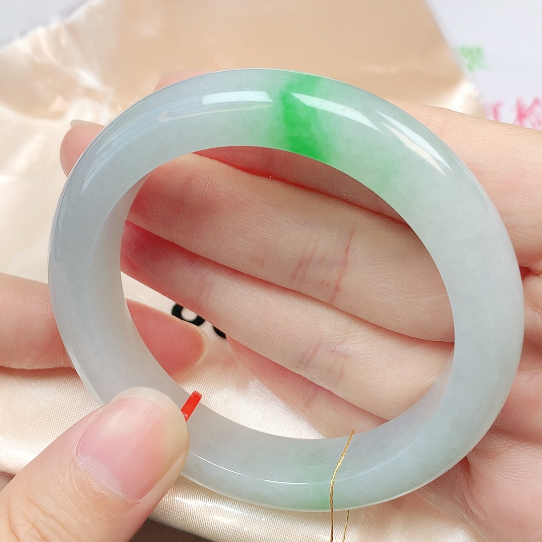 翡翠手镯未镶嵌抖音837