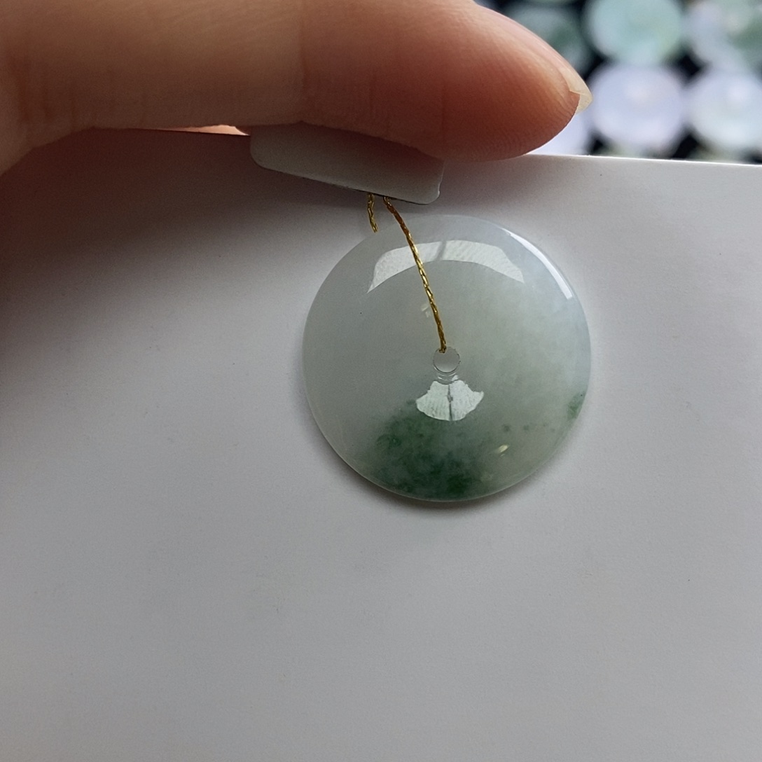 翡翠未镶嵌颈饰平安扣