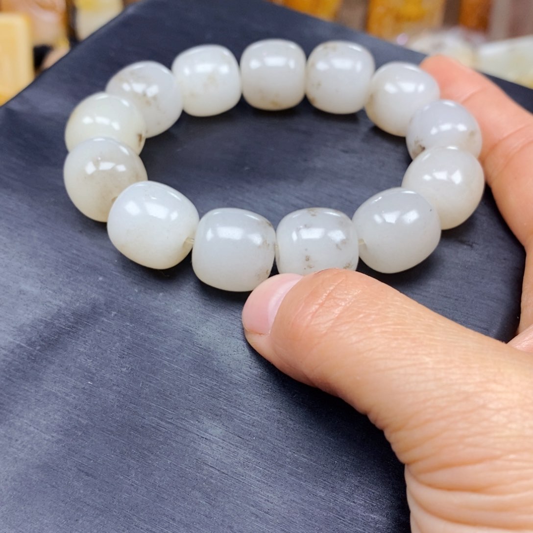 石英质玉（黄龙玉）颈饰未镶嵌