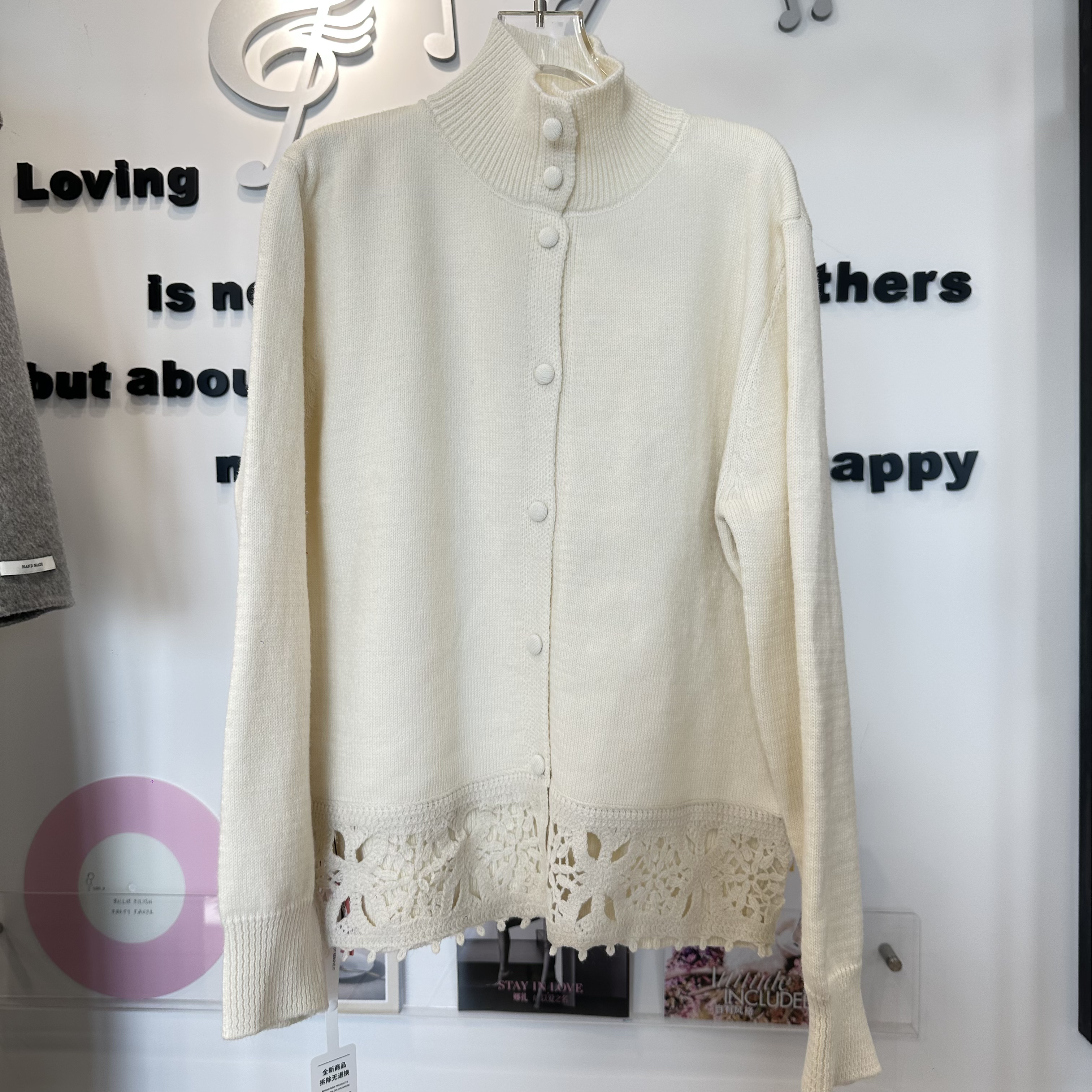 君家蕾丝钩花立领设计毛衣