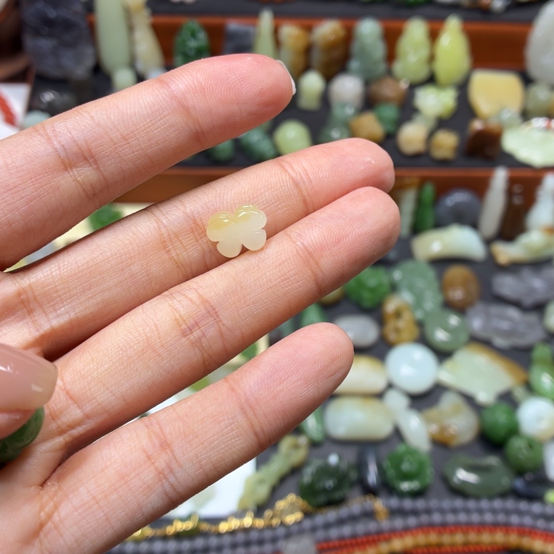 好***情和田玉未镶嵌颈饰特价不退不换