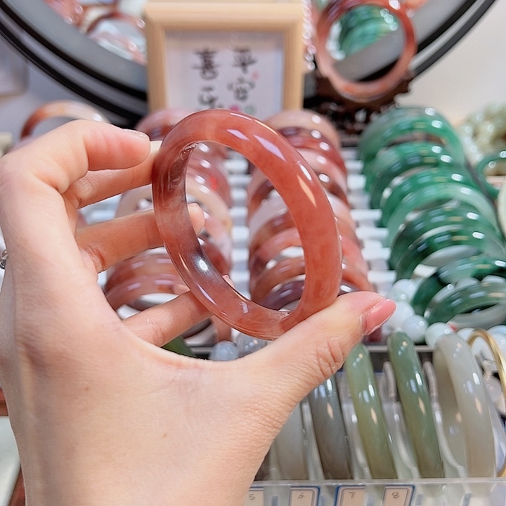 石英质玉手镯未镶嵌看**切