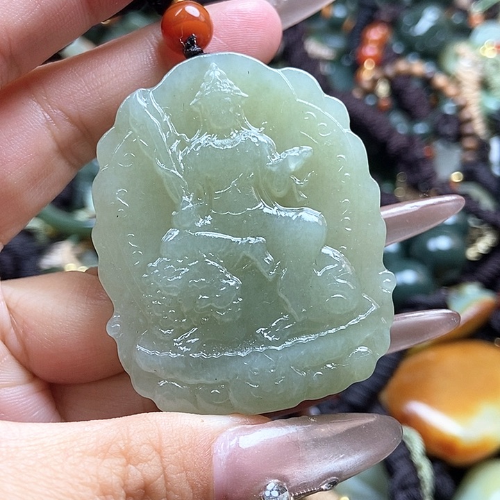 和田玉颈饰足铂镶嵌