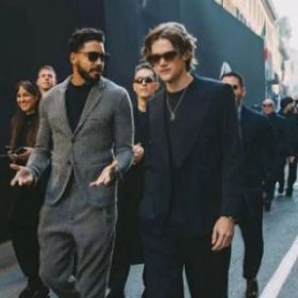 【直播间同款】2025秋冬新款男士时尚百搭圆领拼接长袖卫衣5918