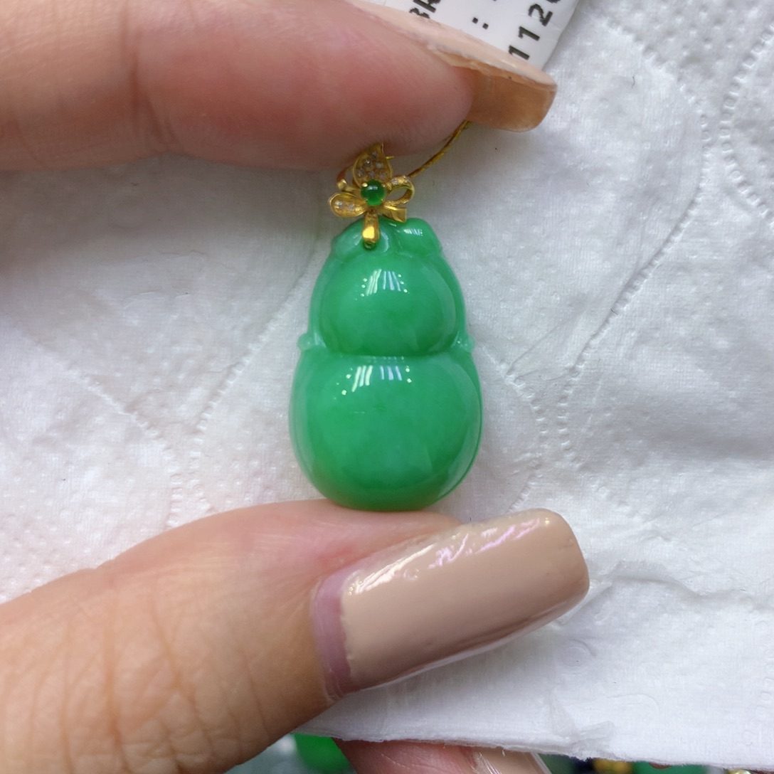 颈饰18K金镶嵌翡翠