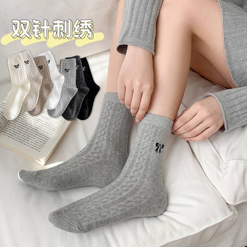 22123袜子女秋冬中筒棉袜 双针麻花刺绣结女士棉袜日系洋气堆堆袜