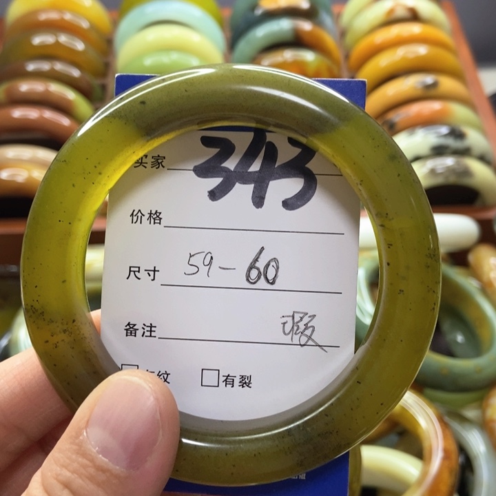 蛇纹石玉手镯未镶嵌