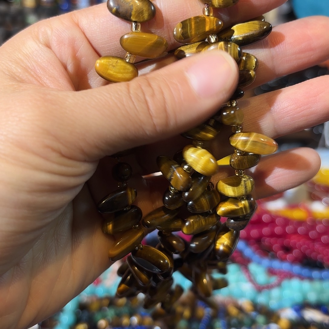 玛瑙/玉髓未镶嵌珠宝半成品虎眼长牙一条