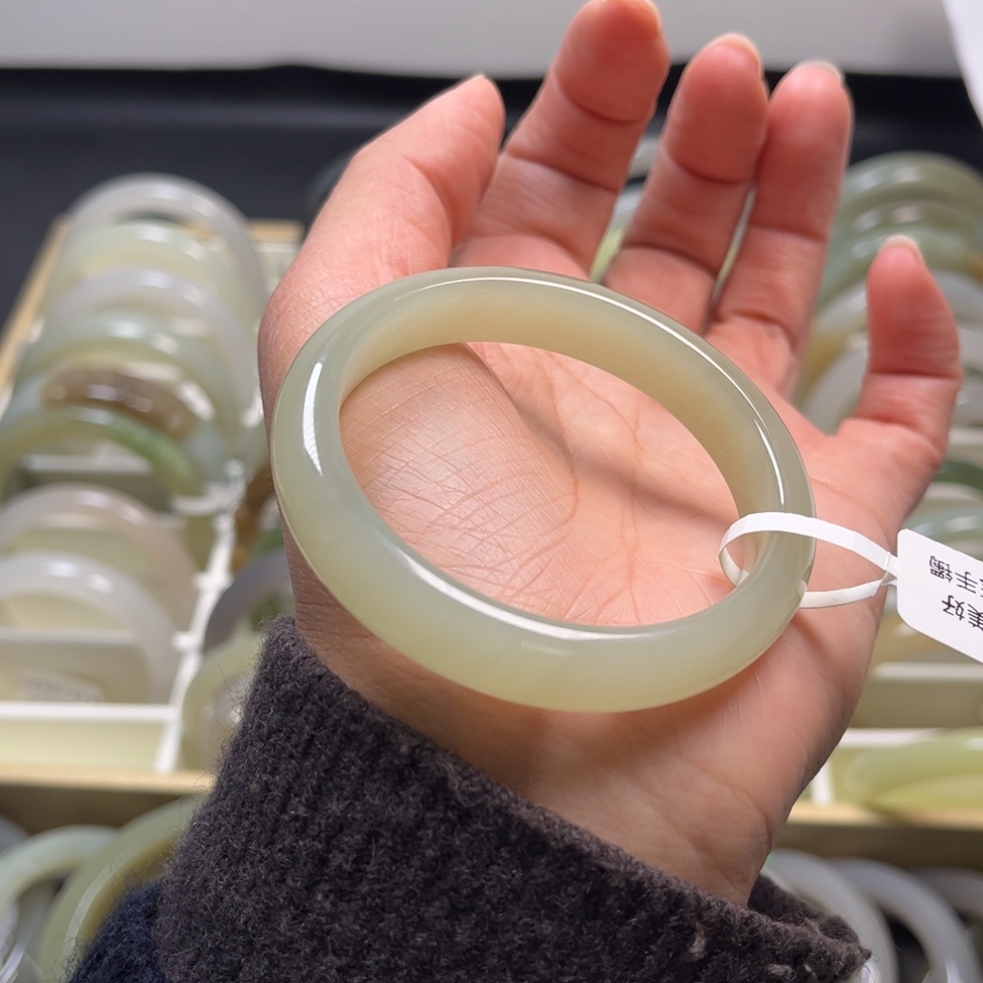 和田玉未镶嵌手镯51.3圈