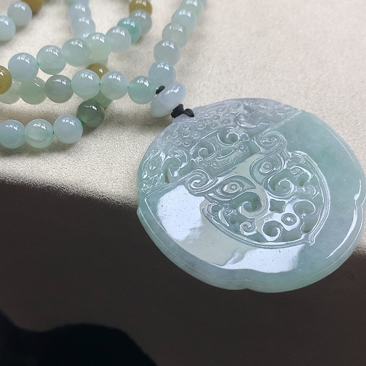 翡翠颈饰未镶嵌吊坠