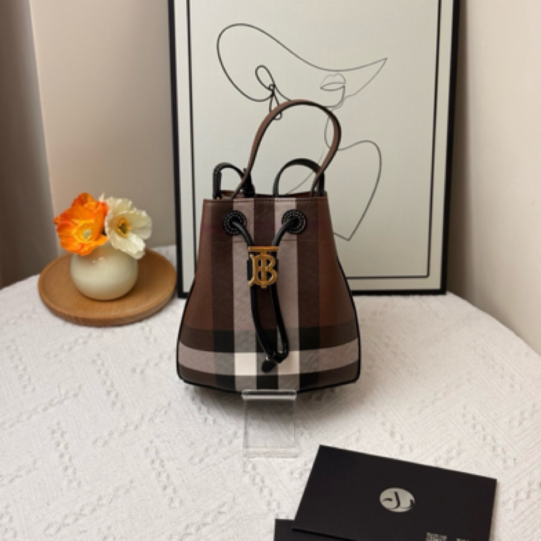 95新 BURBERRY/博柏利 小水桶/JW5644