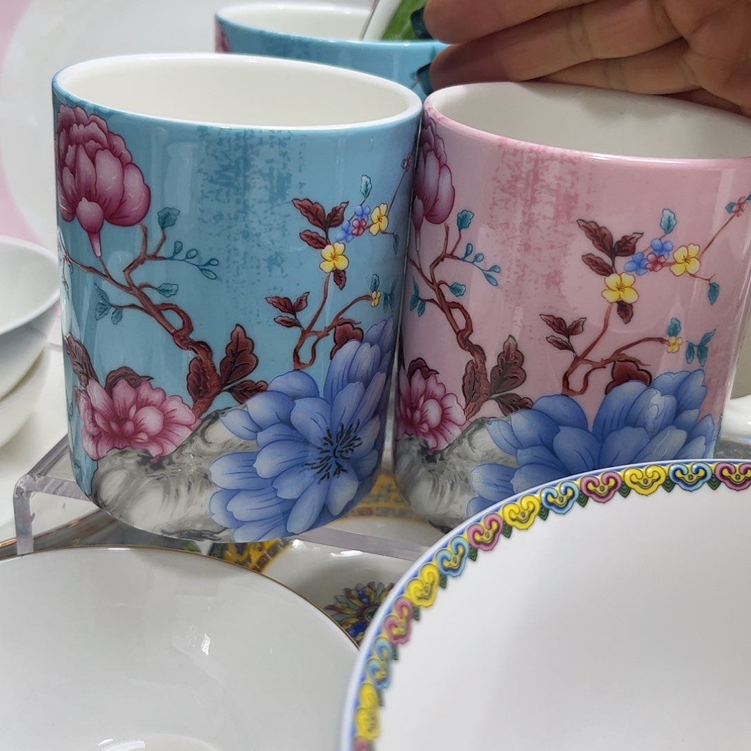 瓷片珐琅彩马克杯两个