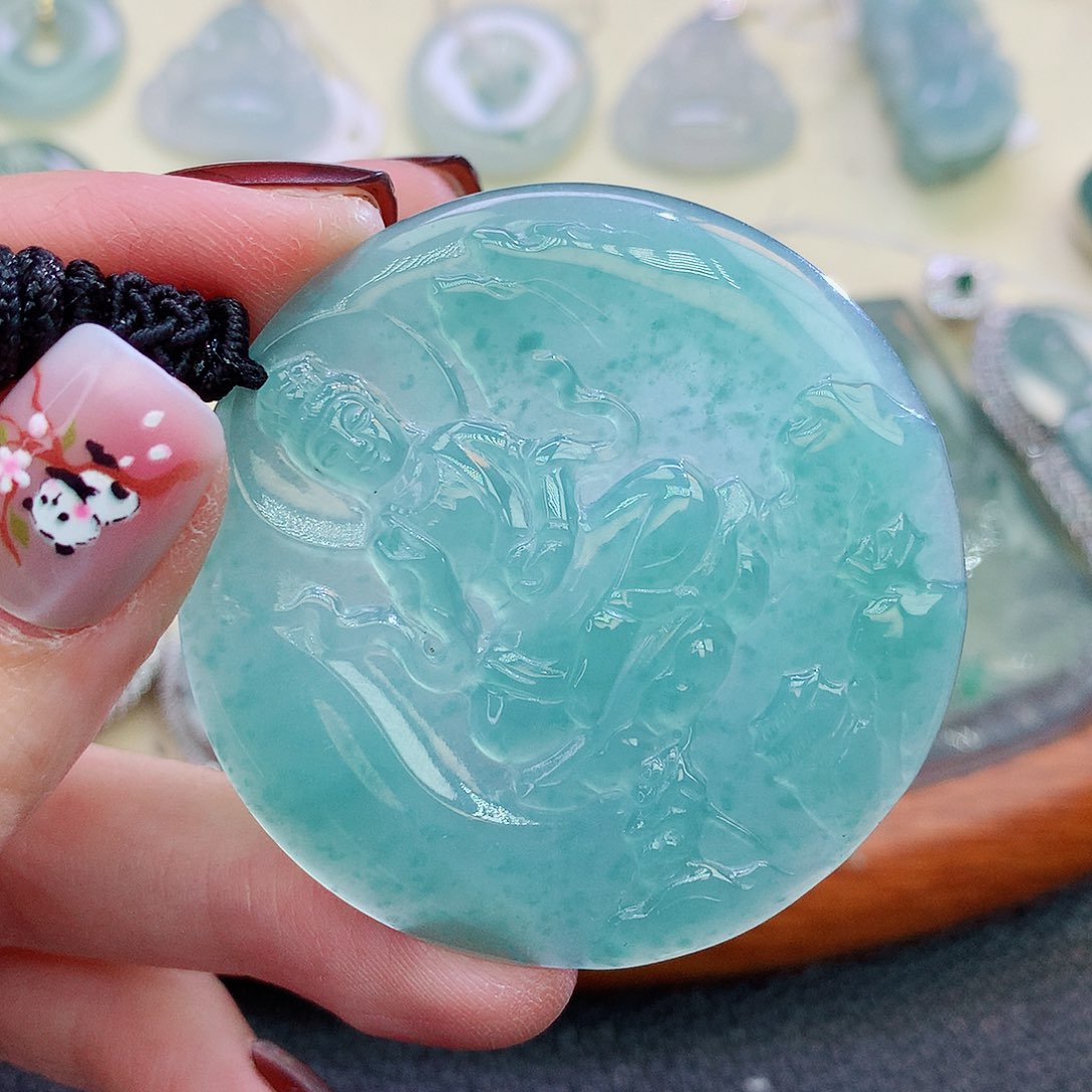 翡翠颈饰未镶嵌翡翠